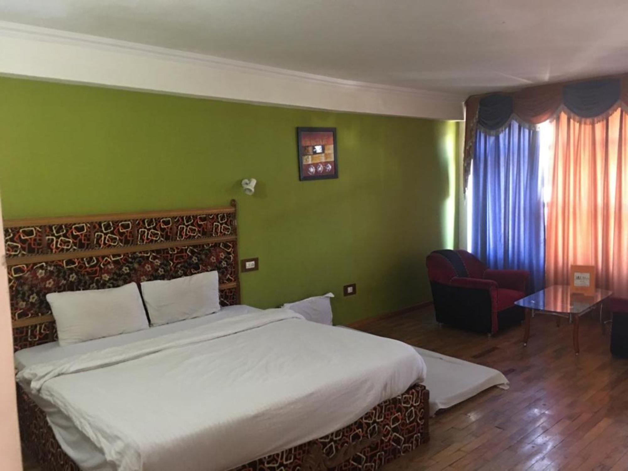 Premium Isaan Near Hidimba Devi Temple And Ghatotkach Tree Temple - Free Parking With Restaurant Facilities - Hygiene & Spacious - In 4*