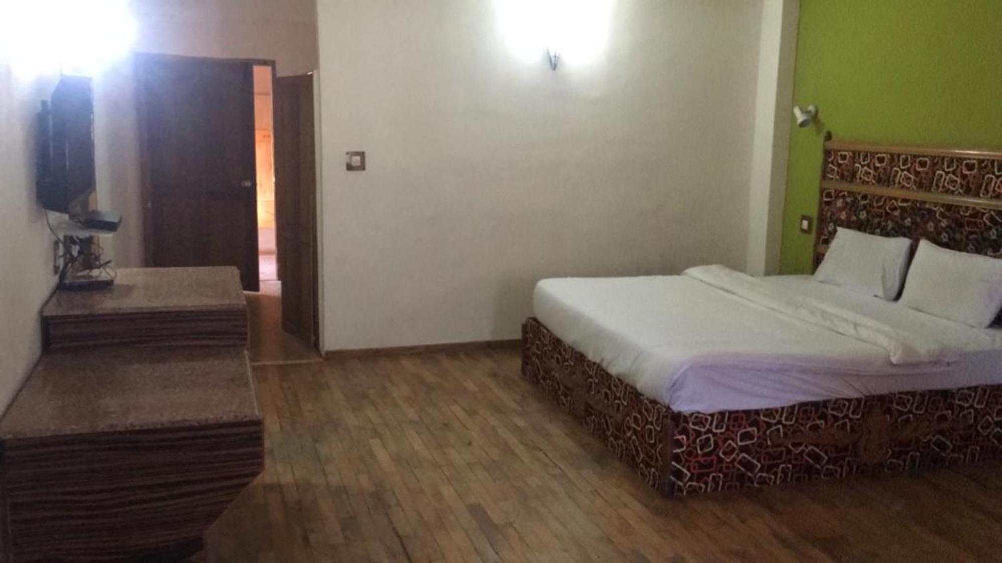 Premium Isaan Near Hidimba Devi Temple And Ghatotkach Tree Temple - Free Parking With Restaurant Facilities - Hygiene & Spacious - In 4*