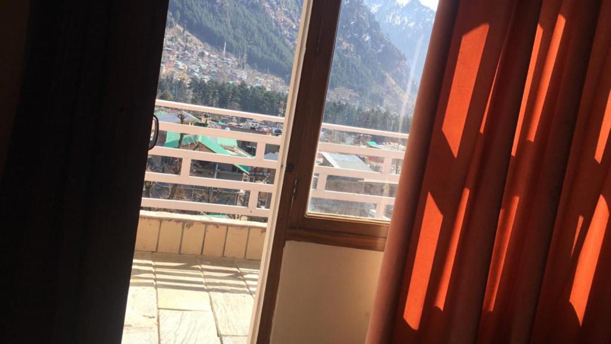 Premium Isaan Near Hidimba Devi Temple And Ghatotkach Tree Temple - Free Parking With Restaurant Facilities - Hygiene & Spacious - In 4* Manali (Himachal Pradesh)